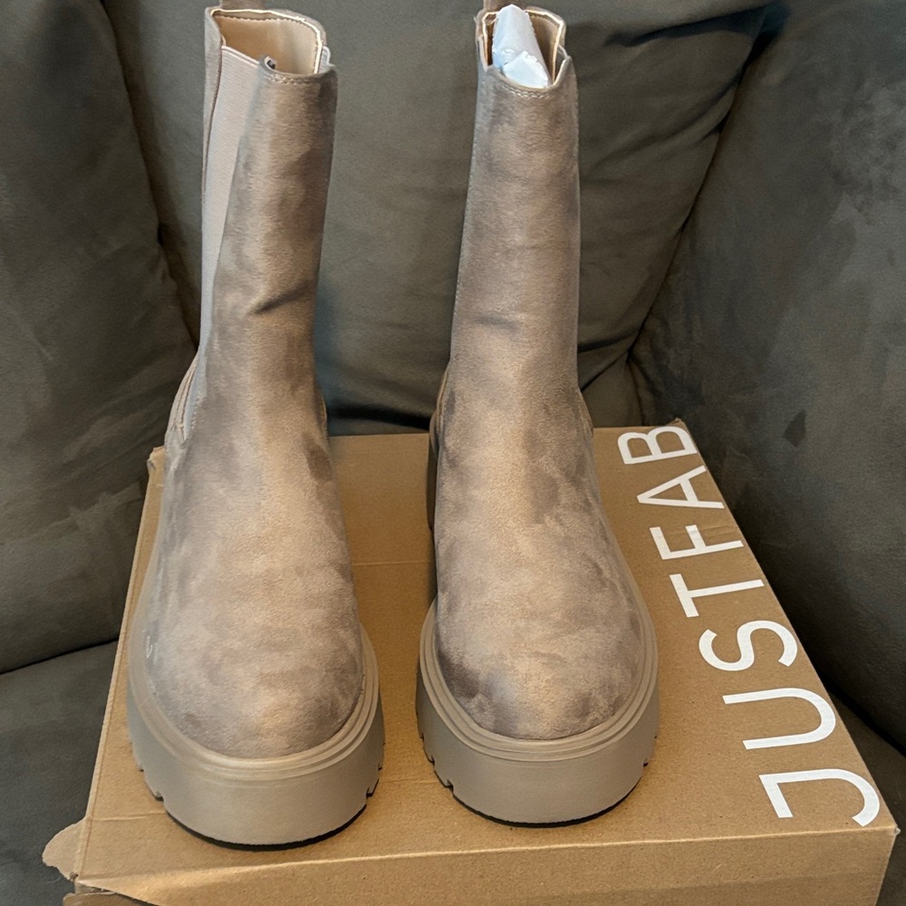 NWOT JustFab Women's Taupe Ankle Boots. Size 11. Never been worn